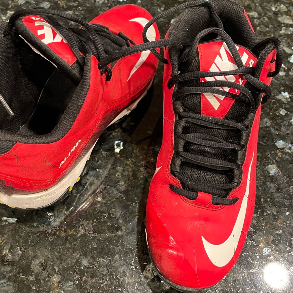 Nike Alpha FastFlex cleats, red & black. ￼boys, men size 5.5, Worn one season.
